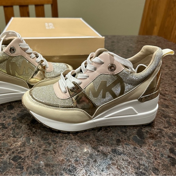 Like new, worn once, youth 4 Michael Kors - Picture 1 of 6